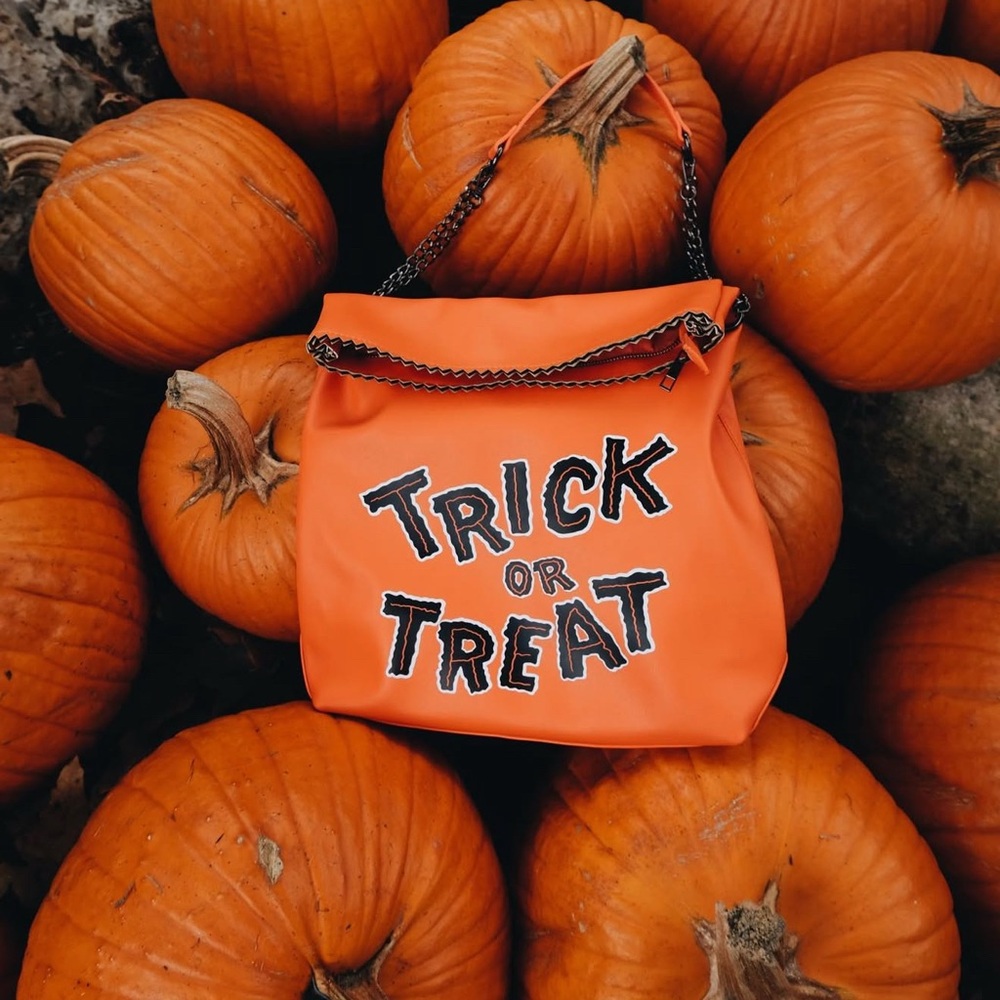 The Beheaded Shop Trick or Treat Handbag - Picture 5 of 5